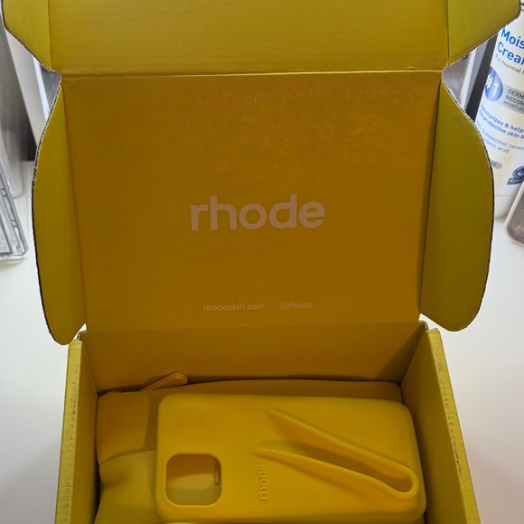 Rhode Yellow Accessory - Picture 2 of 2